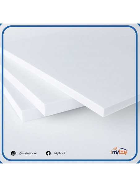 Pannello PVC espanso 100x140 cm, leggero e resistente. Ideale per stampa e allestimenti.