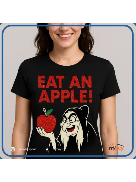 t-shirt personalizzata con scritta glitterata e finitura opaca