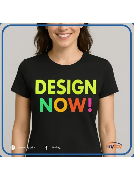 t-shirt promozionale con scritta in giallo fluo