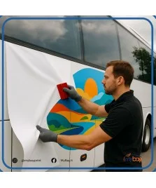 pplicazione vinile bianco airflow 152 cm su autobus turistico con spatola
